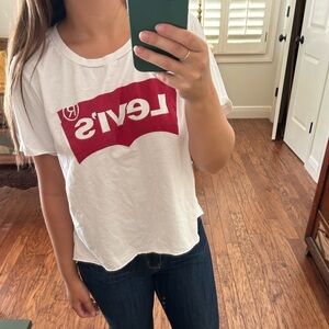 Cropped Levi’s tee shirt